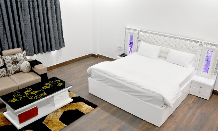 1 x Deluxe Executive Rooms